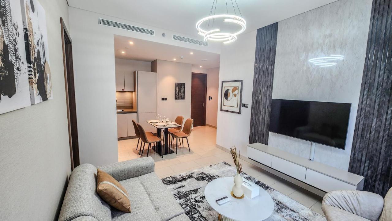 By Latinem Luxury 2br Holiday Cvr B2008 Near Burj Khalifa Dubai